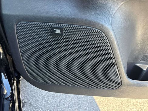 Used 2023 Toyota Tacoma Limited image 15