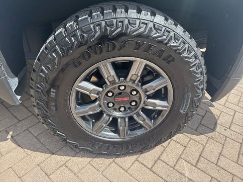 Used 2023 GMC Sierra 1500 AT4 w/ Technology Package image 6