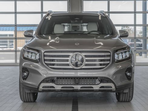 Used 2025 Mercedes-Benz GLB 250 4MATIC image 11