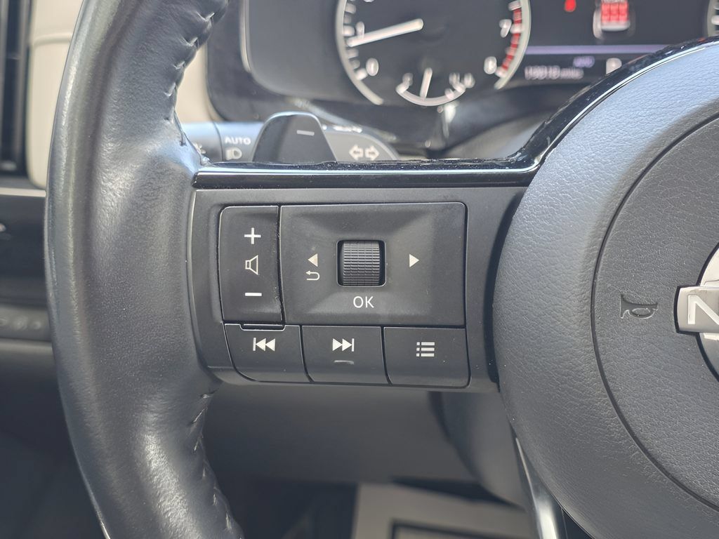 Used 2024 Nissan Pathfinder SL AWD/4WD image 21