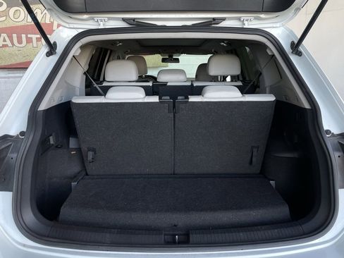 Used 2018 Volkswagen Tiguan SE w/ Panoramic Sunroof Package image 10