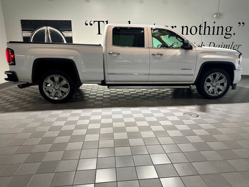 Used 2017 GMC Sierra 1500 Denali w/ Denali Ultimate Package AWD/4WD image 3