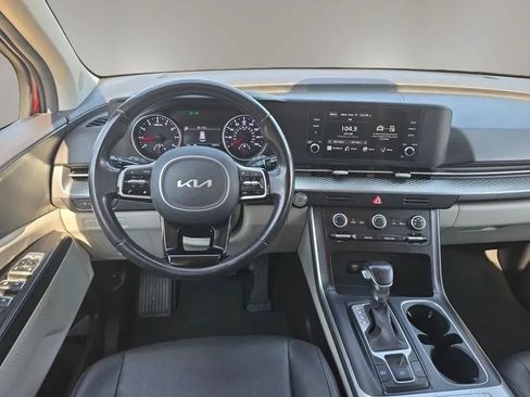 Used 2023 Kia Carnival LX w/ Paint Protection Package FWD image 11