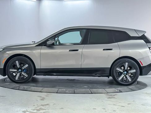Used 2023 BMW iX xDrive50 w/ Sport Package AWD/4WD image 5