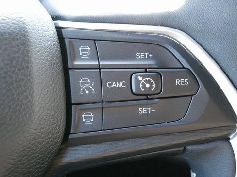 Used 2024 Jeep Grand Cherokee Altitude image 23