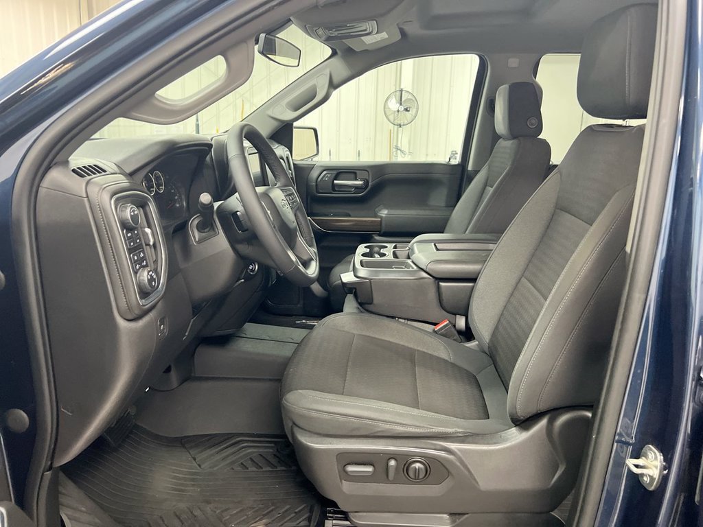 Used 2022 Chevrolet Silverado 1500 RST AWD/4WD image 19