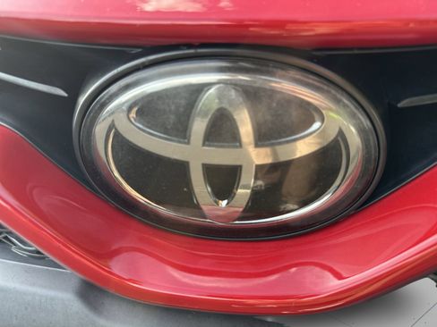 Used 2019 Toyota Camry SE FWD image 26