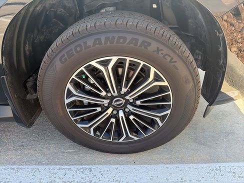 Used 2025 Nissan Armada Platinum image 3