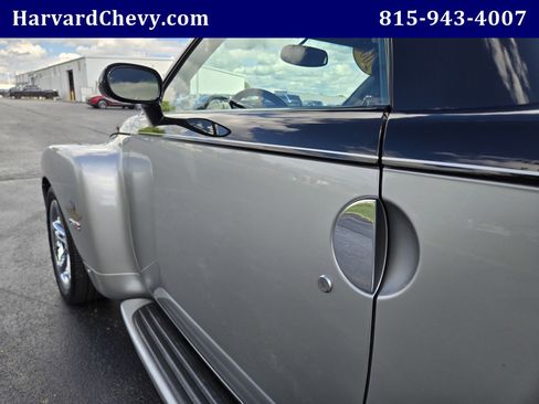 Used 2006 Chevrolet SSR w/ Preferred Equipment Group RWD image 32