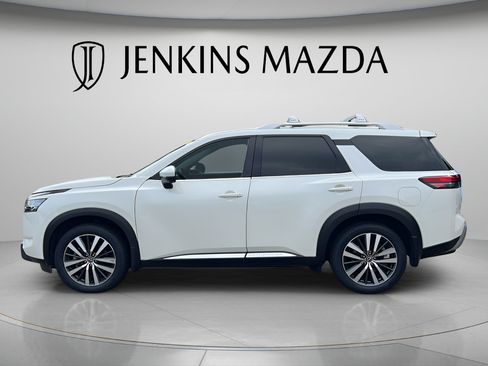 Used 2022 Nissan Pathfinder Platinum w/ Cargo Package FWD image 4
