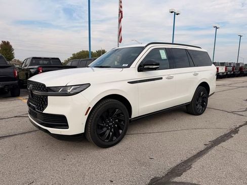 New 2025 Lincoln Navigator Reserve w/ Jet Appearance Package image 3