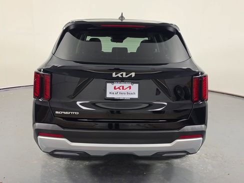Certified 2026 Kia Sorento LX FWD image 5