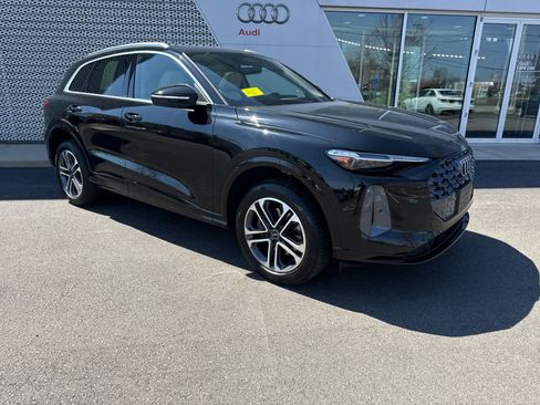 Used 2025 Audi Q5 Premium Plus w/ Premium Plus AWD/4WD image 2