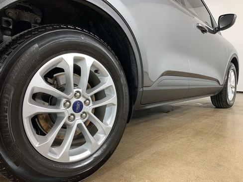 Used 2020 Ford Escape SE image 9