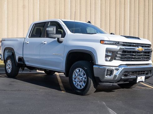 New 2026 Chevrolet Silverado 3500 LT AWD/4WD image 2