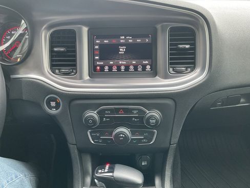 Used 2020 Dodge Charger SXT w/ Blacktop Package image 17