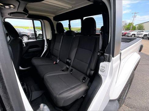 Used 2020 Jeep Gladiator Overland AWD/4WD image 27