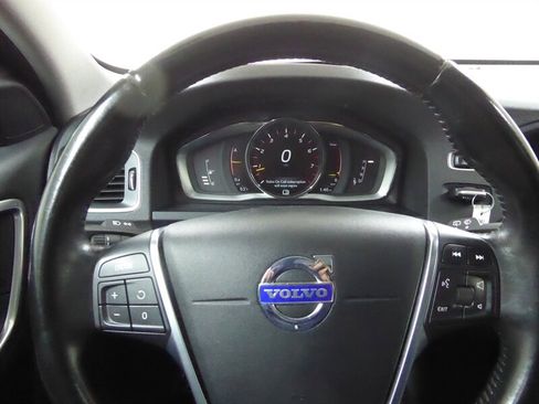Used 2015 Volvo V60 T5 Cross Country w/ Convenience Package image 11
