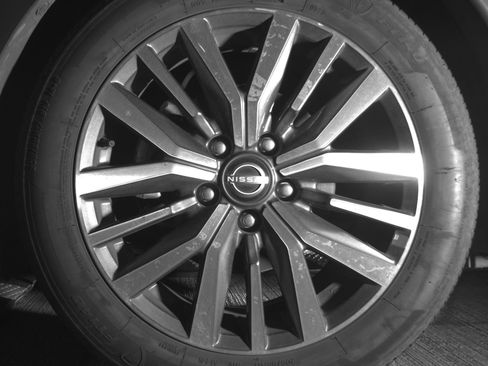 Used 2024 Nissan Kicks SV image 12