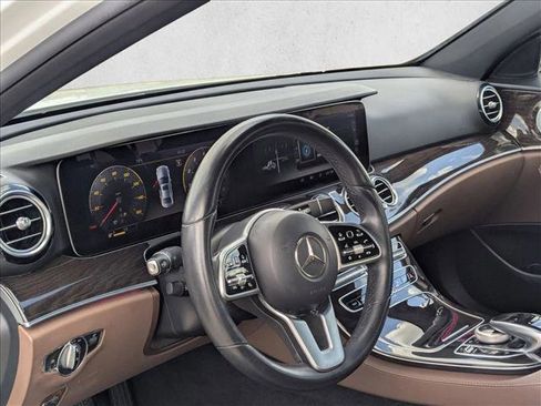 Used 2019 Mercedes-Benz E 300 4MATIC image 9