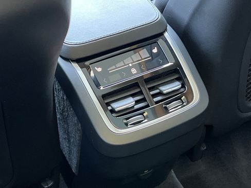 Used 2025 Volvo XC90 B6 Plus image 16