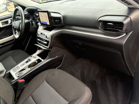 Used 2022 Ford Explorer XLT RWD image 41