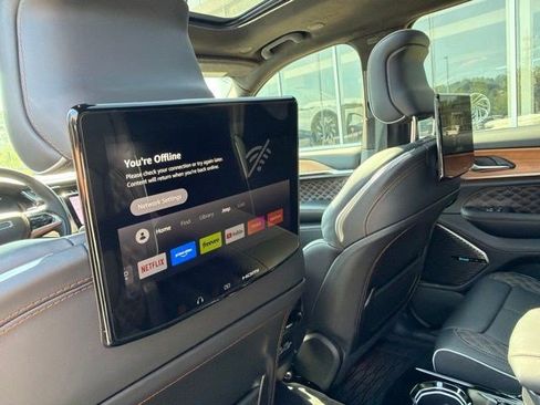 Used 2025 Jeep Grand Cherokee L Summit AWD/4WD image 24