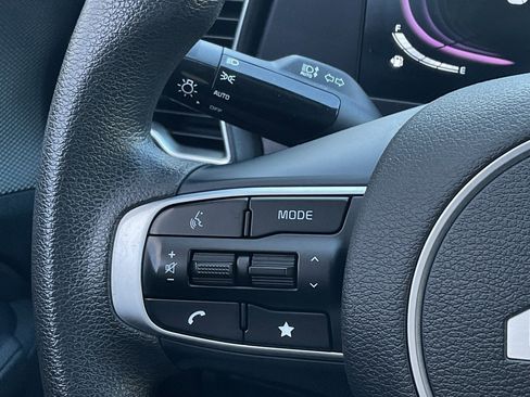 Used 2025 Kia Sportage LX image 23