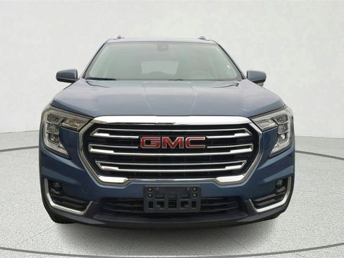 Used 2024 GMC Terrain SLT image 2