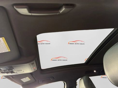 Used 2020 Volkswagen Tiguan SE R-Line image 33