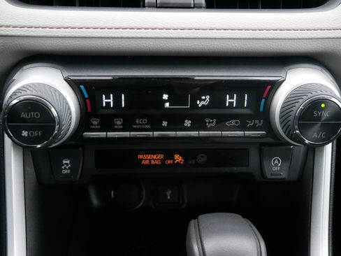 Used 2020 Toyota RAV4 XLE image 23