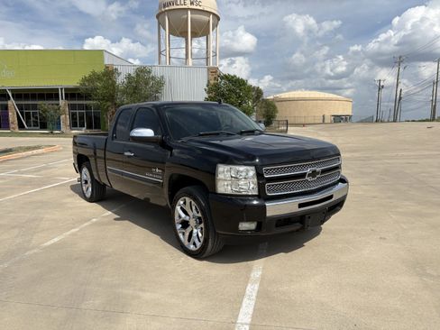 Used 2011 Chevrolet Silverado 1500 LT w/ Texas Edition RWD image 7