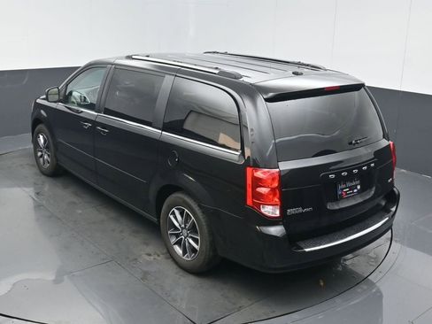 Certified 2017 Dodge Grand Caravan SXT image 38