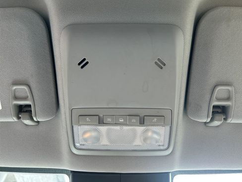 Used 2019 Chevrolet Trax LT w/ LT Convenience Package FWD image 18