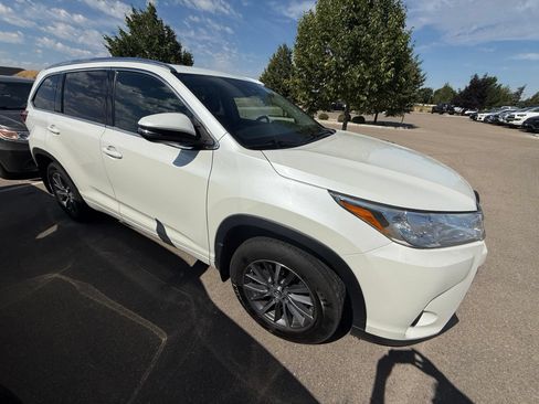 Used 2018 Toyota Highlander XLE AWD/4WD image 1