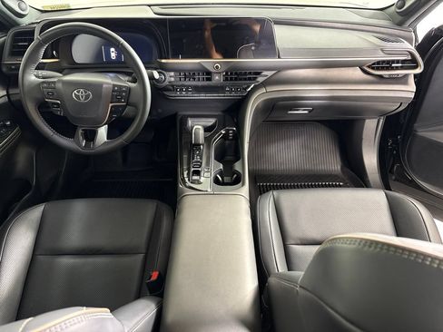 Used 2025 Toyota Crown AWD/4WD image 12