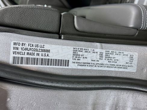 Used 2020 Jeep Grand Cherokee Overland image 32