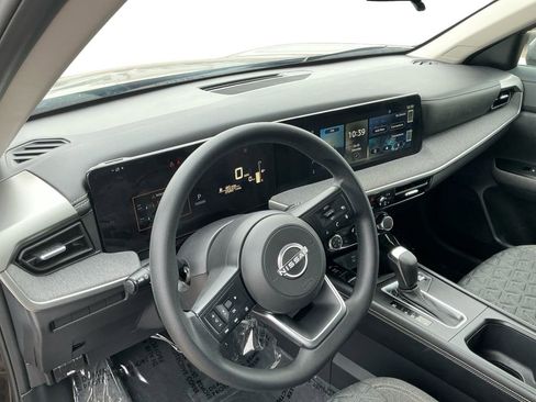Used 2025 Nissan Kicks SV AWD/4WD image 16