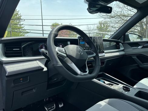New 2026 Volkswagen Tiguan SE R-Line AWD/4WD image 6