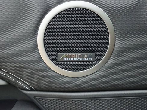 Used 2025 Land Rover Discovery Dynamic SE image 13