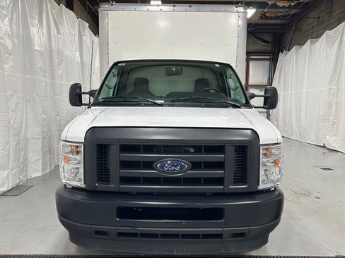 Used 2024 Ford E-350 and Econoline 350 Super Duty image 2
