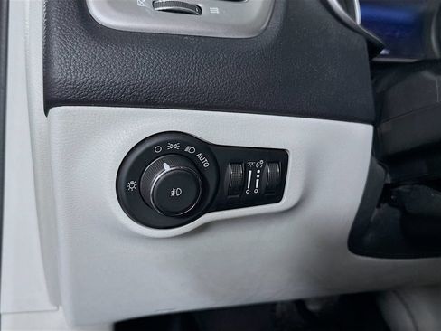Used 2017 Jeep Compass Latitude w/ Popular Equipment Group AWD/4WD image 11