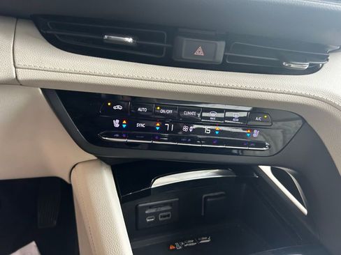 Used 2022 Buick Envision Avenir w/ Technology Package II image 15