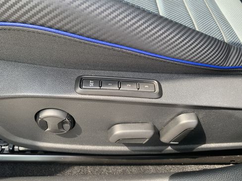 Used 2024 Volkswagen Golf R AWD/4WD image 10