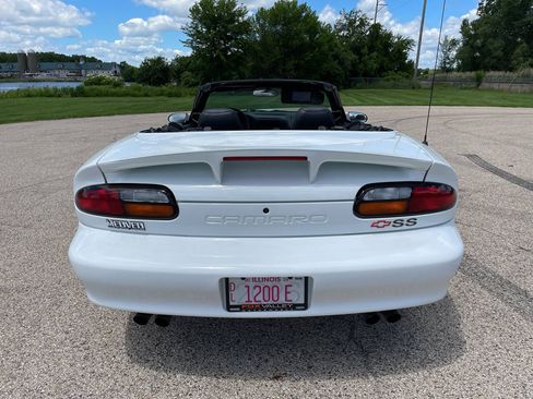 Used 2002 Chevrolet Camaro Z28 w/ SS Performance/Appearance Pkg RWD image 16