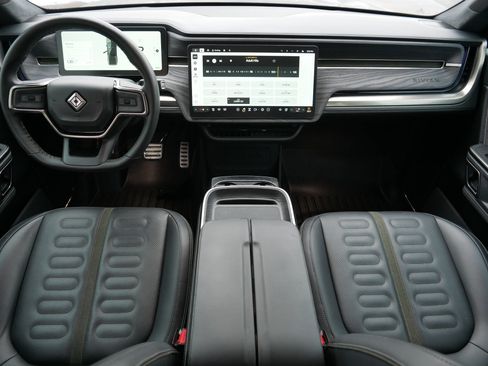 Used 2024 Rivian R1T Adventure image 10