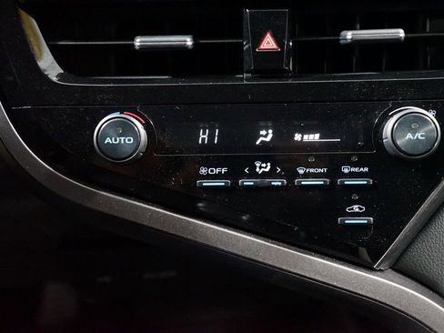 Certified 2021 Toyota Camry SE image 20