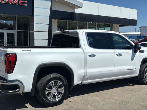 Certified 2025 GMC Sierra 1500 SLT image 8
