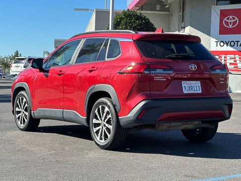 Used 2024 Toyota Corolla Cross XLE image 3