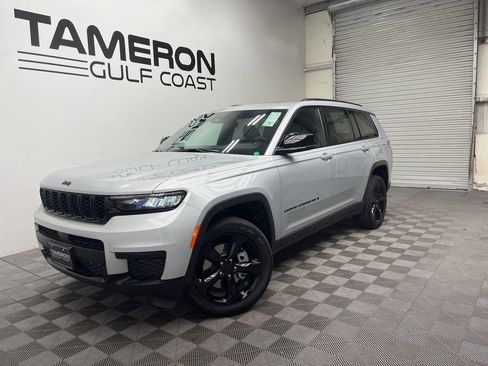 New 2025 Jeep Grand Cherokee L Altitude RWD image 1